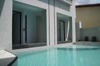 Swimming Pool Ratri Hotel Phuket Old Town