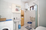 In-room Bathroom Apartment Alana -