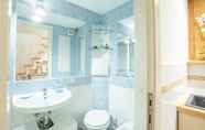 In-room Bathroom 6 Quiet and Cozy Trastevere Hideaway