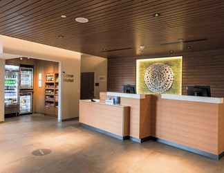 Lobby 2 Fairfield Inn & Suites by Marriott Marquette