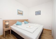 Bedroom 3 Aquamarina Misdroy Apartments by Renters