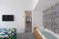 Phòng tắm bên trong Design Art Apartment