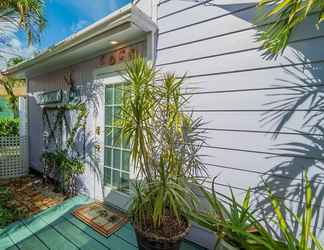 Exterior 2 Coco Plum Cottage, Beach, Shops & Restaurants, Downtown, Pool, The Square