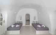 Bedroom 4 Beautiful 4-bed Cave House Near Fira, Private Pool