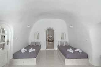 Bedroom 4 Beautiful 4-bed Cave House Near Fira, Private Pool