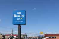 ภายนอกอาคาร Bradley Inn