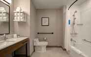 In-room Bathroom 5 Hampton Inn by Hilton Montreal Downtown
