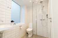 In-room Bathroom Harbour Walk