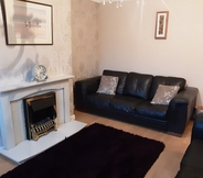 Common Space 2 Upgraded 3 Bed House in Chester