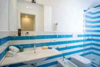 In-room Bathroom Deluxe Apartment in Sorrento Centre