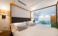 Bedroom 6 Luxury Suite with Garden and Jacuzzi