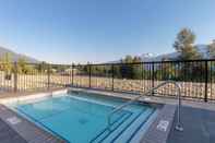 Swimming Pool Fairfield Inn & Suites by Marriott Revelstoke