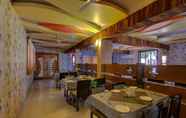 Restoran 5 Hotel Heera Excutive