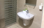 In-room Bathroom 5 Stunning 3 Bedroom Apartment in the Heart of Al Dau