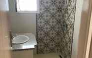 Toilet Kamar 4 Airbetter - Beachfront 2 Bedroom Apartment in Kelibia