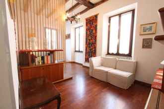 Sảnh chờ 4 Captivating 4 -bed Apartment in Bellagio Historic