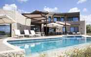 Kolam Renang 2 Captivating 5-bedr Villa Close Navarino Dunes Golf