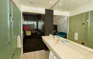 Toilet Kamar 5 Hotel Sky Cape Town