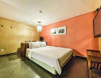 Bedroom 2 Nokbeon Hotel Galley