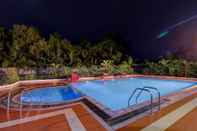 สระว่ายน้ำ Ezzenza Royal Garden Brindavan Resort