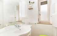In-room Bathroom 2 Piazza Arbarello Central Apartment