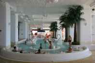 Swimming Pool Beache Palace