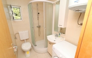 In-room Bathroom 3 Apartments Belin Mljet