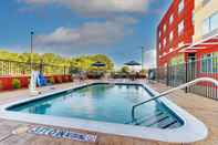 Swimming Pool Fairfield Inn & Suites by Marriott Dallas Love Field