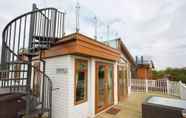Common Space 3 Beautiful 2-bed Lodge With hot tub and Saunain Ely
