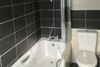 In-room Bathroom Beautiful 2-bed Lodge With hot tub and Saunain Ely