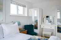 Bedroom Exclusive Home in Acton by Underthedoormat