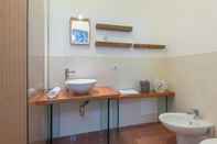 In-room Bathroom Locanda LoSteri