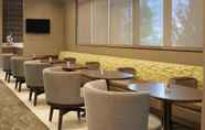 Restaurant 6 SpringHill Suites by Marriott Orlando Lake Nona