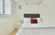 Kamar Tidur 4 Skyvillion Home in Stevenage