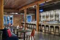 Bar, Cafe and Lounge Aloft Wilmington at Coastline Center