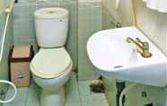 Toilet Kamar 5 Viet Hung 8 Hotel