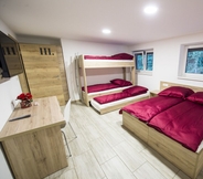 Kamar Tidur 2 Guesthouse Urša