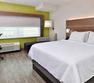 Bedroom 2 Holiday Inn Express Orlando - South Park, an IHG Hotel