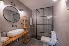 Bilik Mandi dalam Bilik The Autograph Loft Collection near Corfu Town