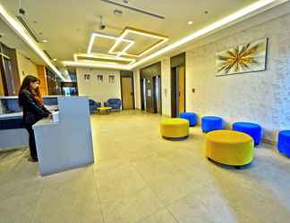 Lobi 2 Kingsgate Al Jadaf by Millennium Hotels