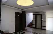 Lobi 7 Hotel Krishna by KeyMagics