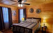 Kamar Tidur 2 River Rock Cabin