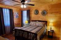 Kamar Tidur River Rock Cabin