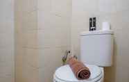 Toilet Kamar 5 Comfy Studio Apartment at Belmont Residence