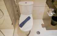 Toilet Kamar 7 Fully Furnished with Modern Design 1BR Brooklyn Apartment
