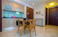 ห้องนอน 5 Cozy 1BR with Workspace at Setiabudi Skygarden Apartment