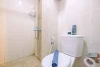 Toilet Kamar Cozy Living Studio Apartment Taman Melati near Universitas Indonesia