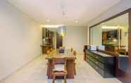 Kamar Tidur 5 Great Choice and Spacious 3BR at The Empyreal Apartment