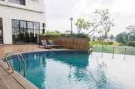 Swimming Pool Furnished and Simple Living Studio Serpong Greenview Apartment