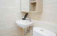 In-room Bathroom 7 Comfy and Tranquil Studio Apartment Springwood Residence